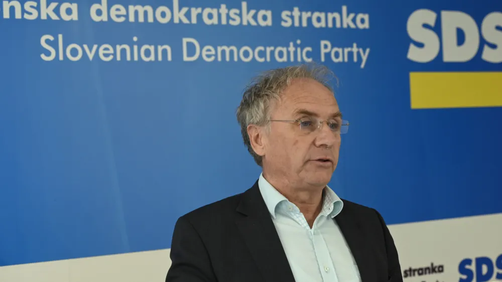 Aleš Hojs, predsednik mestnega odbora SDS Ljubljana in podpredsednik stranke SDS - 15.03.2023 – Sedež stranke SDS na Trstenjakovi ulici 8 v Ljubljani - novinarska konferenca predsednika mestnega odbora SDS Ljubljane in podpredsednika stranke SDS Aleša Hojsa z naslovom:"Kanal C0 in Jankovićeve laži." //FOTO: Nik Erik Neubauer