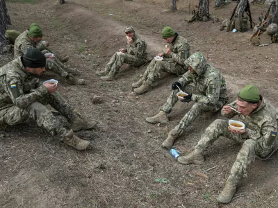 New recruits of the 126th Territorial Defence Brigade of the Ukrainian Armed Forces have lunch between military exercises at a training ground, amid Russia's attack on Ukraine, in an undisclosed location in southern Ukraine October 29, 2024. REUTERS/Ivan Antypenko