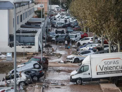 30 October 2024, Spain, Valencia: Cars that were washed away by the violent storm stand after the passage of a weather phenomenon known as a "cold drop" or "dana". Photo: Rober Solsona/EUROPA PRESS/dpa