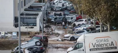 30 October 2024, Spain, Valencia: Cars that were washed away by the violent storm stand after the passage of a weather phenomenon known as a "cold drop" or "dana". Photo: Rober Solsona/EUROPA PRESS/dpa