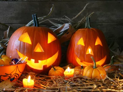 ﻿Scarved jack-o-lanterns, buče, noč čarovnic