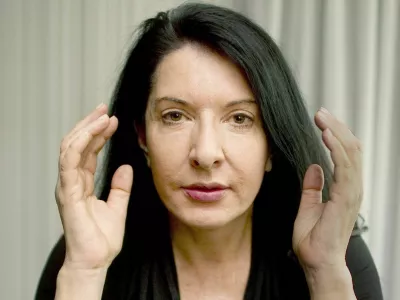 Marina Abramović si je ogledala prostore Cukrarne, kjer bo čez leto dni obsežna predstavitev njenega skupnega ustvarjalnega obdobja z Ulayem.