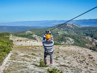 zipline v Baški