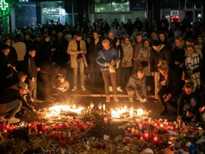 FILE PHOTO: People light candles to pay their respects to the people who died when a part of the roof collapsed at a railway station in Novi Sad, Serbia November 2, 2024. REUTERS/Marko Djurica/File Photo