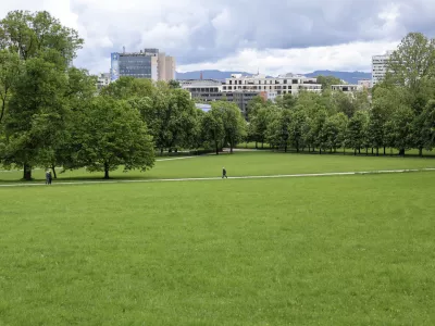 Zavod za varstvo narave Slovenije je že sredi julija opozoril, da ljubljanska občina odloka o Krajinskem parku Tivoli, Rožnik in Šišenski hrib ne bi smela spreminjati brez njihovega strokovnega predloga. Foto: Jaka Gasar 