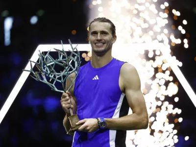 Tennis - Paris Masters - Accor Arena, Paris, France - November 3, 2024 Germany's Alexander Zverev celebrates with the trophy after winning his men's single's final match against France's Ugo Humbert REUTERS/Stephanie Lecocq