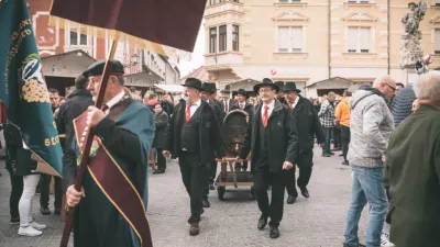 V sklopu največjega praznika vina se tudi letos na Ptuju pripravlja bogato dogajanje pod organizacijskim okriljem Javnega zavoda Ptuj in Mestne občine Ptuj, v sodelovanju z lokalnimi vinarji. F visitptuj