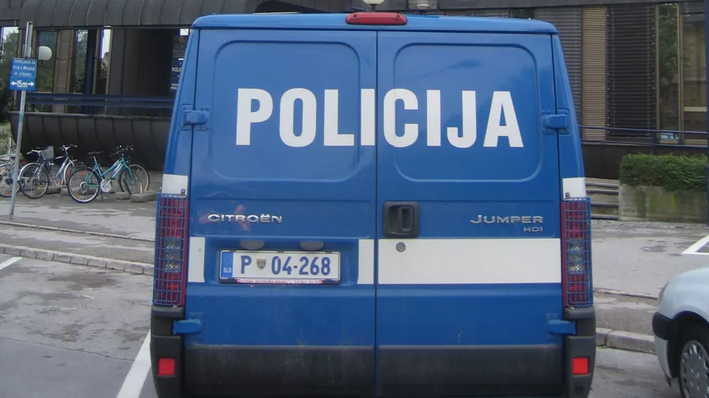 Policijska uprava Kranj kombi marica policija