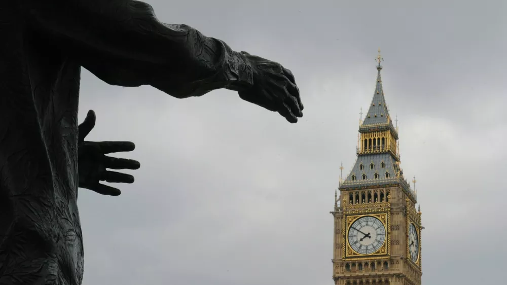 The Big Ben clock tower is pictured behind a sculpture in London May 7, 2010. The Conservatives were in pole position to take power on Friday after winning the most seats in parliament in a bitterly fought election and securing the tentative backing of the the Liberal Democrats. REUTERS/Toby Melville (BRITAIN - Tags: ELECTIONS POLITICS)