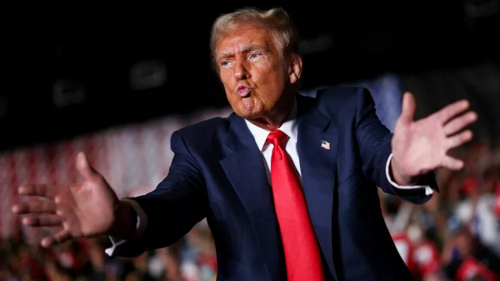 FILE PHOTO: Republican presidential nominee and former U.S. President Donald Trump reacts during a rally in Greensboro, North Carolina, U.S. October 22, 2024. REUTERS/Carlos Barria/File Photo / Foto: Carlos Barria