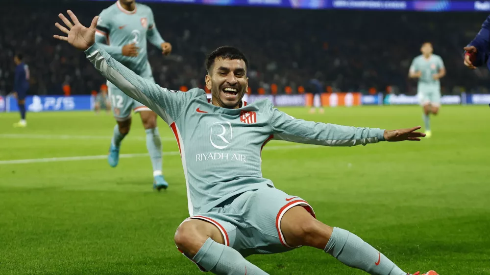 Soccer Football - Champions League - Paris St Germain v Atletico Madrid - Parc des Princes, Paris, France - November 6, 2024 Atletico Madrid's Angel Correa celebrates scoring their second goal REUTERS/Christian Hartmann