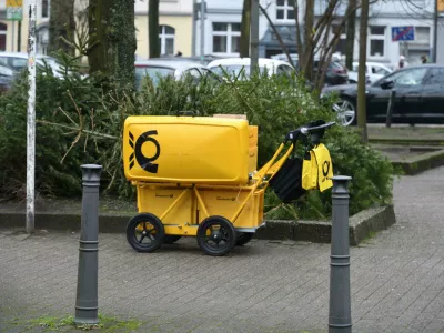 2H5CWHD post trolley with christmas tree, Germany, North Rhine-Westphalia, Ruhr Area, Dortmund