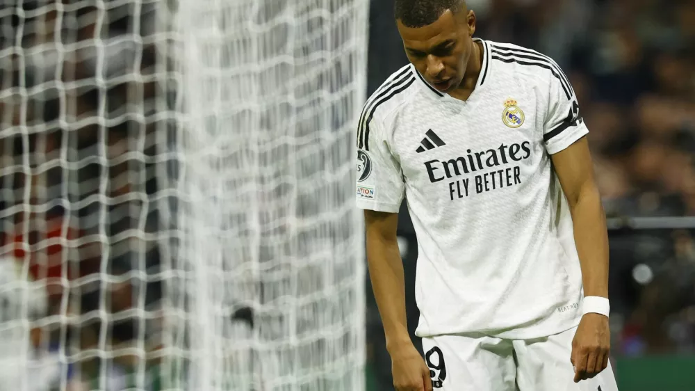 Soccer Football - Champions League - Real Madrid v AC Milan - Santiago Bernabeu, Madrid, Spain - November 5, 2024 Real Madrid's Kylian Mbappe reacts REUTERS/Susana Vera