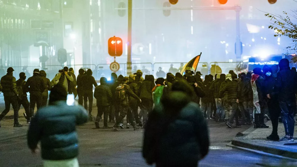 07 November 2024, Netherlands, Amsterdam: Protesters take part in a pro-Palestinian protest during the UEFA Europa League soccer match between Ajax Amsterdam and Maccabi Tel Aviv. Photo: Jeroen Jumelet/ANP/dpa