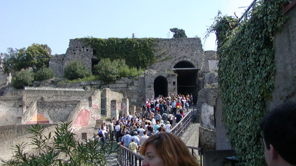 pompeji, množice turistov