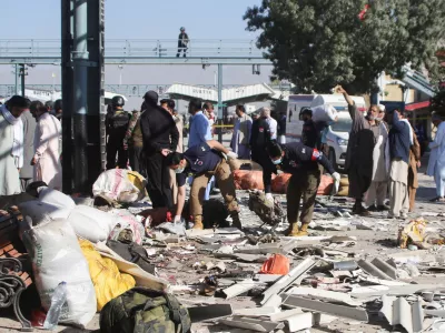 Police officers collect evidence amid the debris after a bomb blast at a railway station in Quetta, Pakistan November 9, 2024. REUTERS/Naseer Ahmed