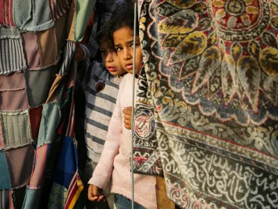 Palestinian children stand at the site of an Israeli strike on a tent housing displaced people, in Khan Younis in the southern Gaza Strip November 9, 2024. REUTERS/Hatem Khaled