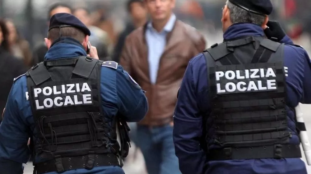 simbolična fotka italija policija