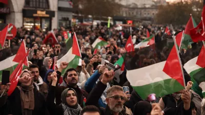 09 November 2024, Turkey, Istanbul: Protestors hold the Palestinian and Turkish flags during a Pro-Palestine demonstration in Istanbul. Photo: Shady Alassar/ZUMA Press Wire/dpa