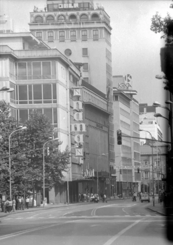 Nama, Nebotičnik leta 1989 / Foto: Edi Šelhaus, Hrani: Mnszs