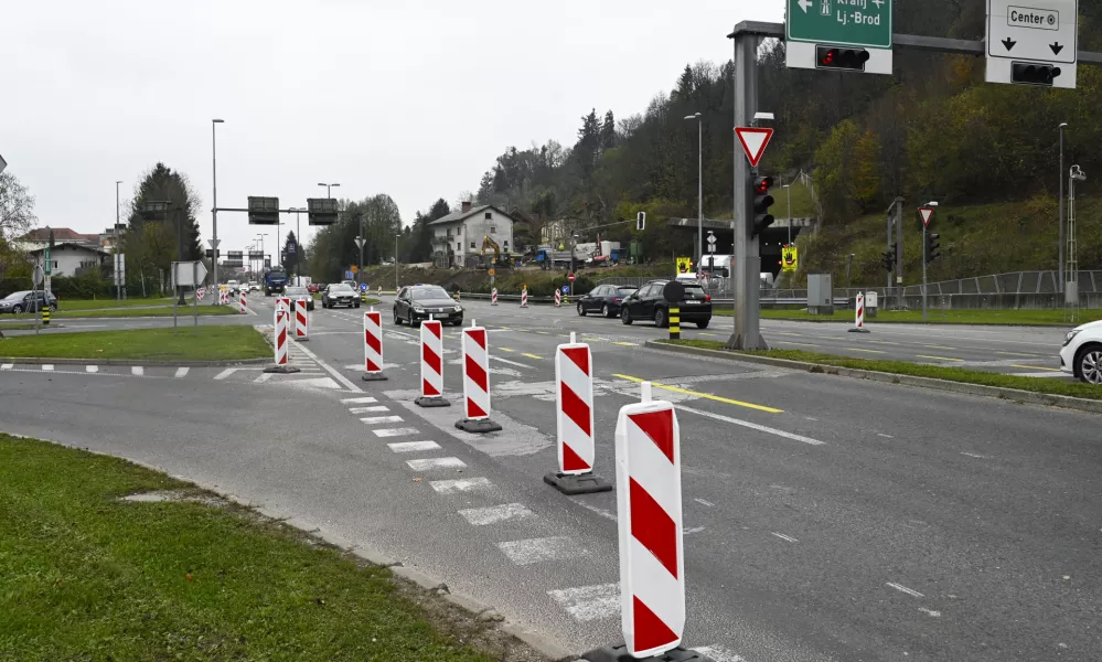 11.11. 2024 Delna prometna zapora na Celovški cesti pri Šentviškem predoru - začetek gradnje polnega priključka iz tunela na Celovško cesto.FOTO: Nik Erik Neubauer