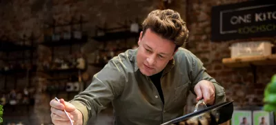 FILED - 06 December 2017, Hamburg: The British chef Jamie Oliver cooks at the One Kitchen Culinary School in Hamburg. Photo: picture alliance / Axel Heimken/dpa