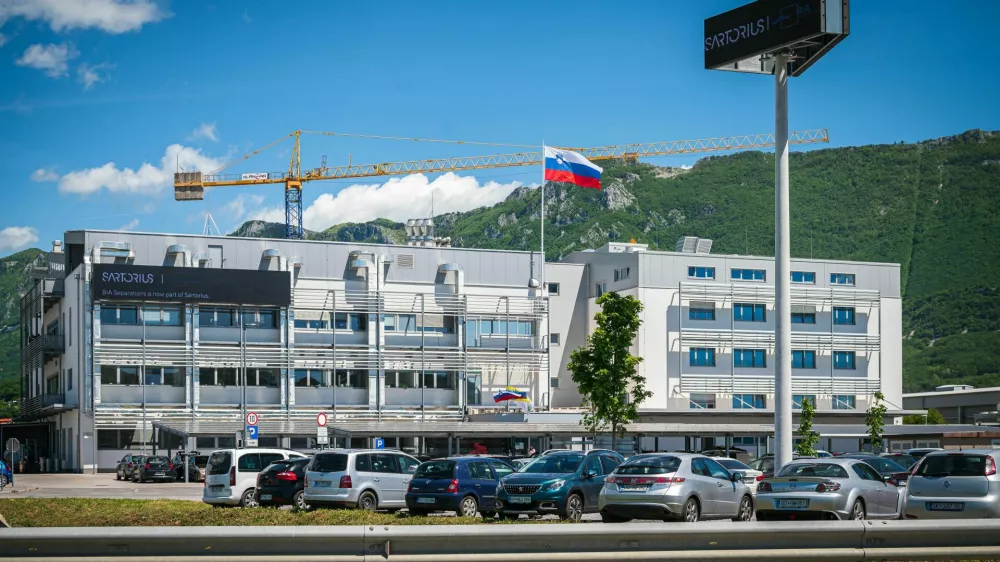 Maja lani so odprli dodatno stavbo, ki meri dva tisoč kvadratnih metrov, marca letos pa še prizidek k tej stavbi z dodatnimi tri tisoč kvadratnimi metri površin. (Foto: Jure Makovec)