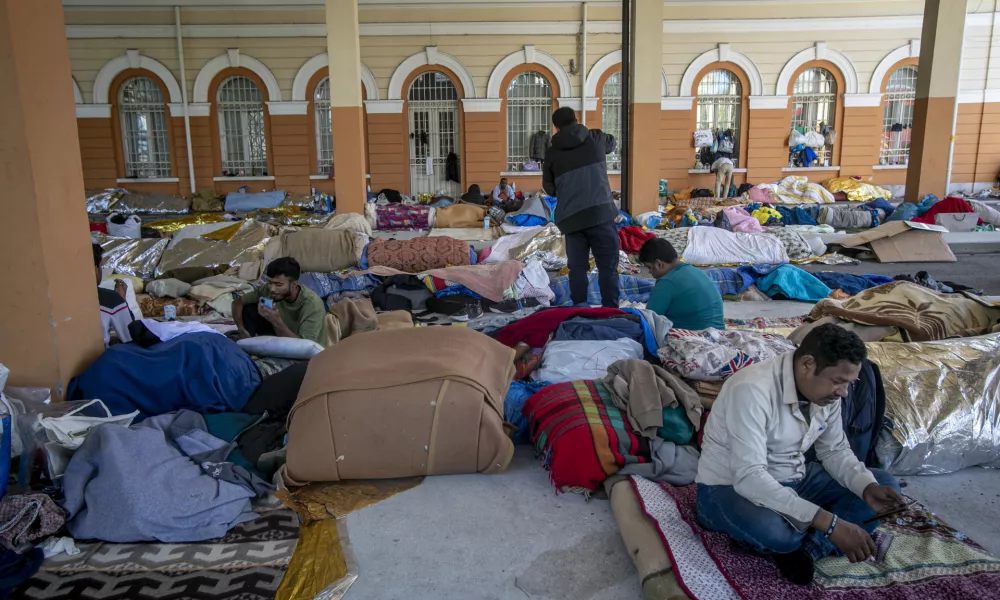 1.11.2024 - Trst - migranti - zapuščena pristaniška skladišča - pristanišče - začasna namestitev na migrantski poti - migracijeFOTO: LUKA CJUHA