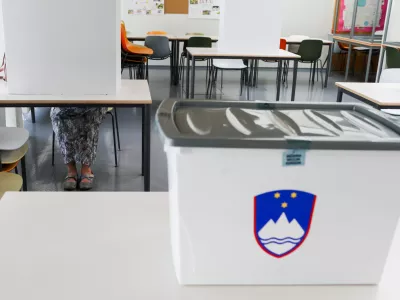 - Volišče OŠ Mrtna Krpana v Fužinah.- 09.06.2024. - Volitve v Evropski parlament in štirje referendumi za preferenčni glas, o Evtanaziji, o rabi marihuane v medicinske namene in za rekreativno uporabo 2024.//FOTO: Bojan Velikonja