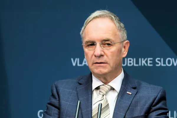 Ljubljana, vlada..Novinarska konferenca, na kateri so predstavili ukrepe iz "protiKoronapaketa"..Minister za notranje zadeve Ales Hojs. / Foto: Daniel Novakovic/sta