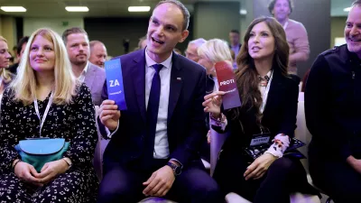 Maribor, Hotel City Maribor.Ustanovni kongres stranke Anzeta Logarja Demokrati, na katerem so med drugim predstavili svojo vizijo in program stranke, ter izvolili predsednika in organe stranke.