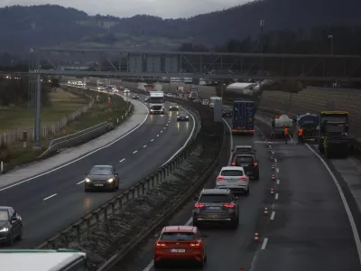 - 02.03.2024 – Primorska avtocesta odsek Brezovica - Vrhnika - zastoj - gneča zaradi obnovitvenih del//FOTO: Luka Cjuha