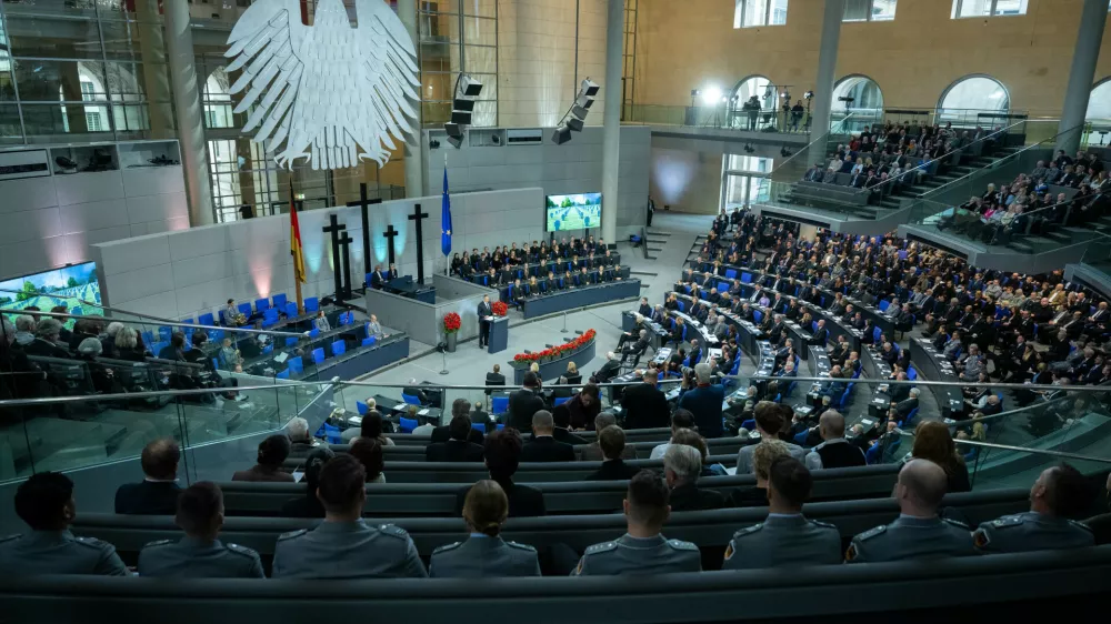 17 November 2024, Berlin: Klaus Iohannis, President of Romania, delivers a speech in the German Bundestag during the central commemoration ceremony for the Remembrance Day, honoring the victims of war and tyranny. Photo: Christophe Gateau/dpa