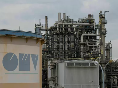 Ruski Gazprom je v soboto ustavil dobave zemeljskega plina avstrijski energetski družbi OMV. »Prekinitev ruskih dobav za OMV ne vpliva na razmere v Sloveniji, prenos plina prek vseh povezovalnih točk s sosednjimi državami poteka brez posebnosti,« pomirja družba Plinovodi. Foto: Reuters