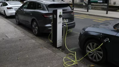 Novi električni avti se v Sloveniji ne prodajajo tako dobro, kot so odgovorni pričakovali. Njihov delež med vsemi prodanimi je bil oktobra zgolj 5,6 odstotka. Foto: Luka Cjuha