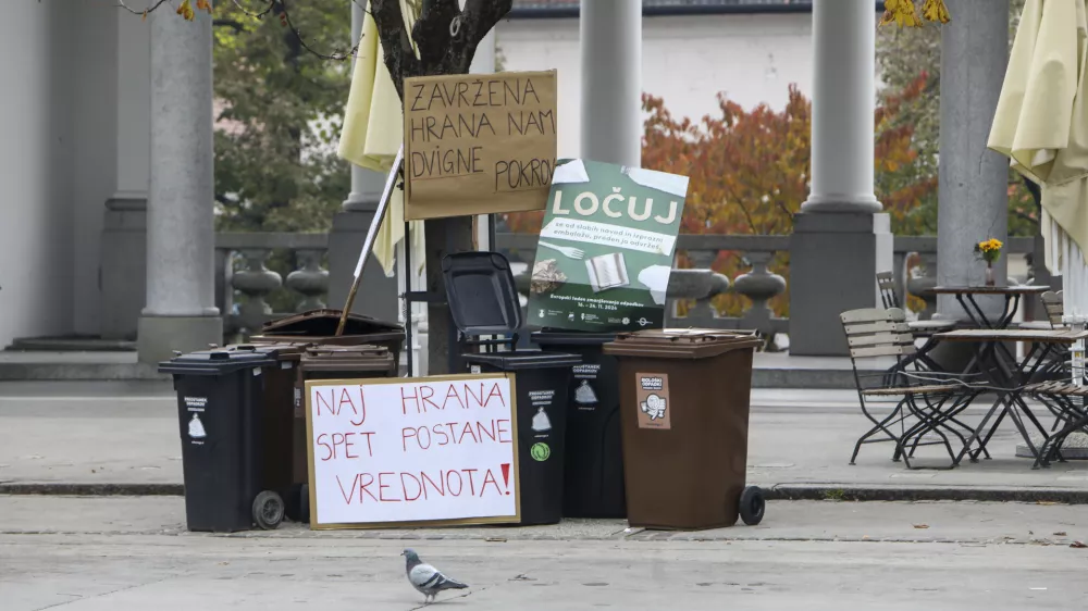 19.11.2024 - zavržena hrana - Kanta za smeti - smetnjak - ločevanje - ljubljanska tržnicaFOTO: LUKA CJUHA