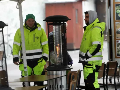 - 04.12.2023 – simbolična fotografija – zima – jutranji mraz v Ljubljani – temperature padle pod ničlo – //FOTO: Tomaž Skale