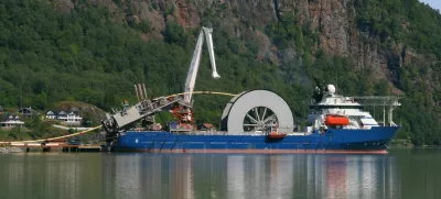 "Cable ship in a harbor at the Sognefjord, Norway." / Foto: Tomassino