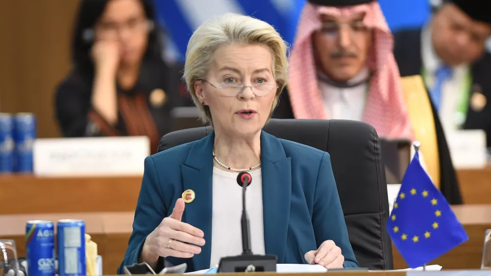 Ursula von der Leyen bo po dogovoru osrednjih političnih skupin lahko imela vseh šestindvajsetih želenih komisarjev. Ne bo ji treba iskati zamenjav ali spreminjati resorjev. To je velika novost letošnjega procesa zaslišanj v parlamentu. Foto: DPA