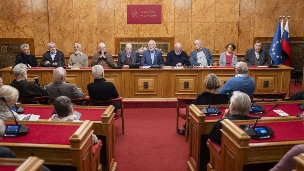 Ljubljana, Univerza v Ljubljani.Predstavitev knjige Zbornik o Skupnosti studentov 1968-74, prispevki za novejso zgodovino, ki so jo predstavili njeni soustvarjalci - nekdanji ravnatelj NUK, nekdanji predsednik SS in koordinator projekta Lenart Setinc, nekdanji sodelavec Delavske enotnosti in urednik zbornika Tomaz Ksela, filozof Mladen Dolar ter zgodovinar in recenzent Zdenko Cepic.