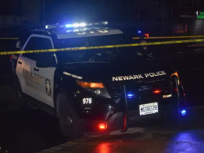 15 April 2023, US, Newark: A police vehicle blocks the crime scene in the area of Chancellor Avenue, where four people were shot in a mass shooting in Newark. Photo: Kyle Mazza/SOPA Images via ZUMA Press Wire/dpa