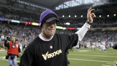 January 2, 2011, Detroit, MI, USA: Minnesota Vikings quarterback Brett Favre runs off the field as time runs out in a game against the Detroit Lions at Ford Field in Detroit on Jan. 2, 2011.,Image: 658329545, License: Rights-managed, Restrictions:, Model Release: no / Foto: Jeff Wheeler