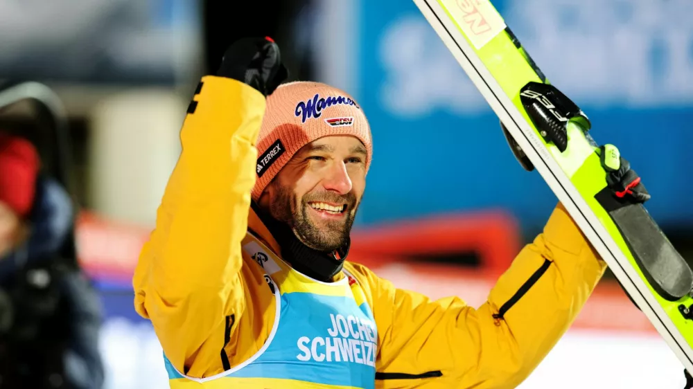 Ski Jumping - FIS Ski Jumping World Cup - Lillehammer, Norway - November 23, 2024 Austria's Stefan Kraft during the men's world cup jump Geir Olsen/NTB via REUTERS ATTENTION EDITORS - THIS IMAGE WAS PROVIDED BY A THIRD PARTY. NORWAY OUT. NO COMMERCIAL OR EDITORIAL SALES IN NORWAY.