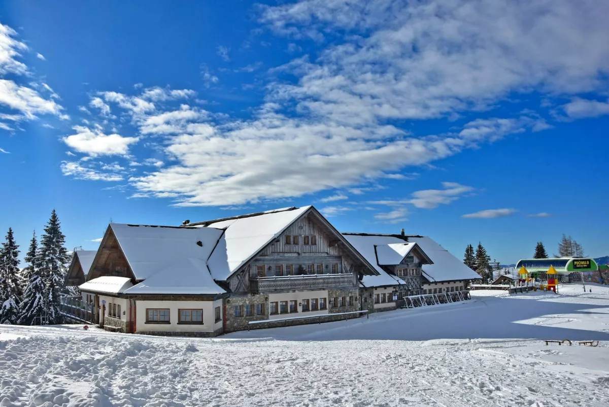 samopostrežni restavraciji Alpska Perla na vrhu smučišča Cerkno. 