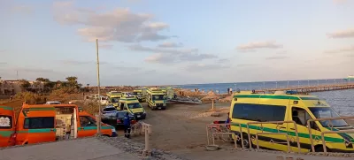 25 November 2024, Egypt, Marsa Alam: Rescuers and ambulance cars wait on the beach for possible survivors after a boat sank at a harbour in Marsa Alam. Seventeen people remain missing after a tourist boat carrying 45 people capsized in the Red Sea, Egyptian authorities said on Monday. Photo: Stringer/dpa