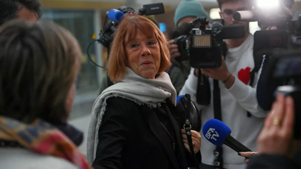 Frenchwoman Gisele Pelicot, the victim of an alleged mass rape orchestrated by her then-husband Dominique Pelicot at their home in the southern French town of Mazan, arrives in court surrounded by journalists as prosecutors say what sentences they are seeking in the trial for Dominique Pelicot and 50 co-accused, at the courthouse in Avignon, France, November 26, 2024. REUTERS/Alexandre Dimou