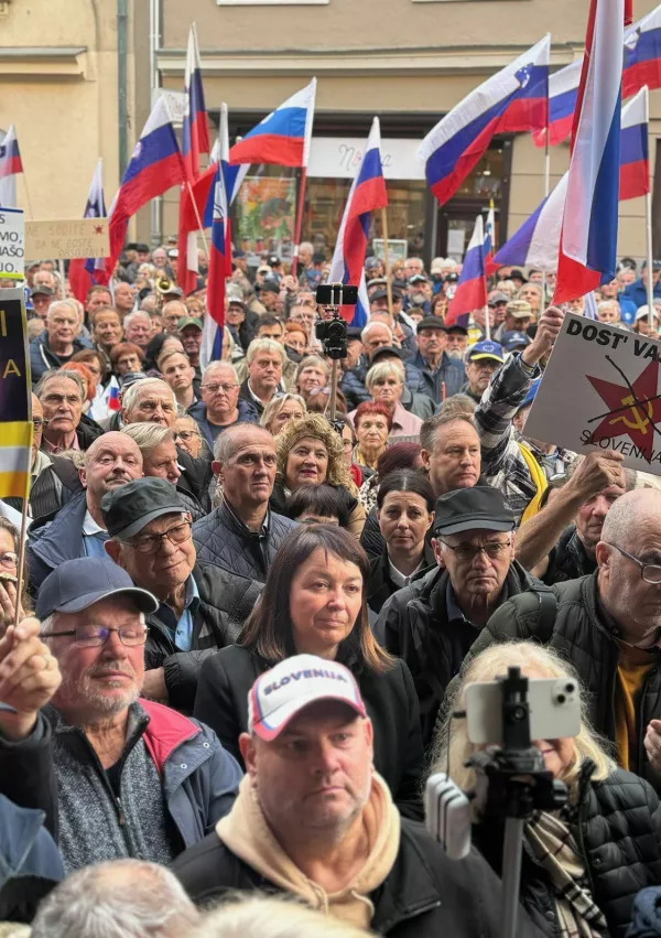 Protest pred celjskim sodiščem. Foto: Mojca Marot