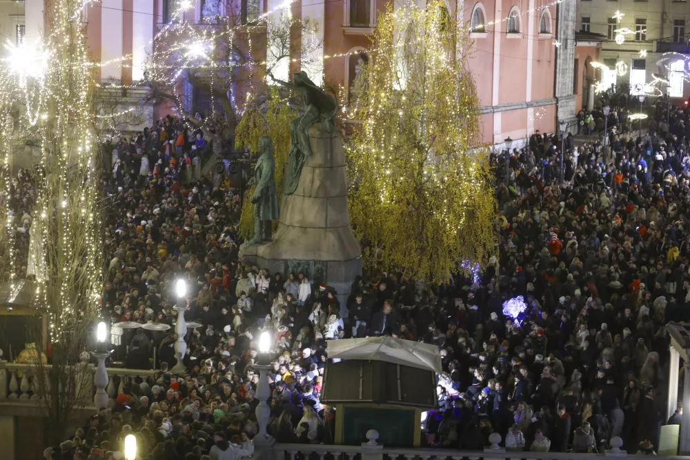 29.11.2024 prižig lučk - veseli december -FOTO: LUKA CJUHA