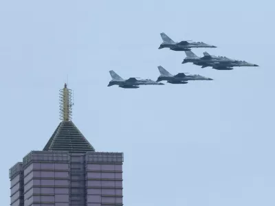 FILE PHOTO: Taiwan's Air Force jets fly past in formation during the inauguration ceremony of Taiwan's new President Lai Ching-te, in Taipei, Taiwan May 20, 2024. REUTERS/Ann Wang/File Photo