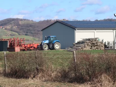 Državni sklad zemljišča, ki jih je imelo doslej v zakupu Kmetijsko gospodarstvo Lendava, na novo oddaja v zakup. Foto: Tatjana Pihlar 